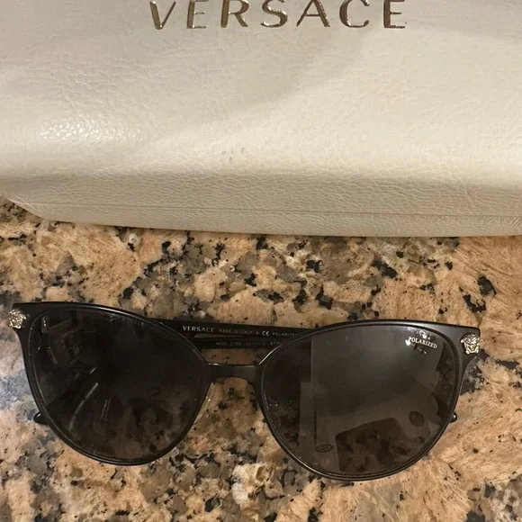 Versace | Accessories | Versace Black Sunglasses Modern  display picture 3